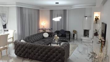 Smart-TV, Kamin, Videospiele, DVD-Player