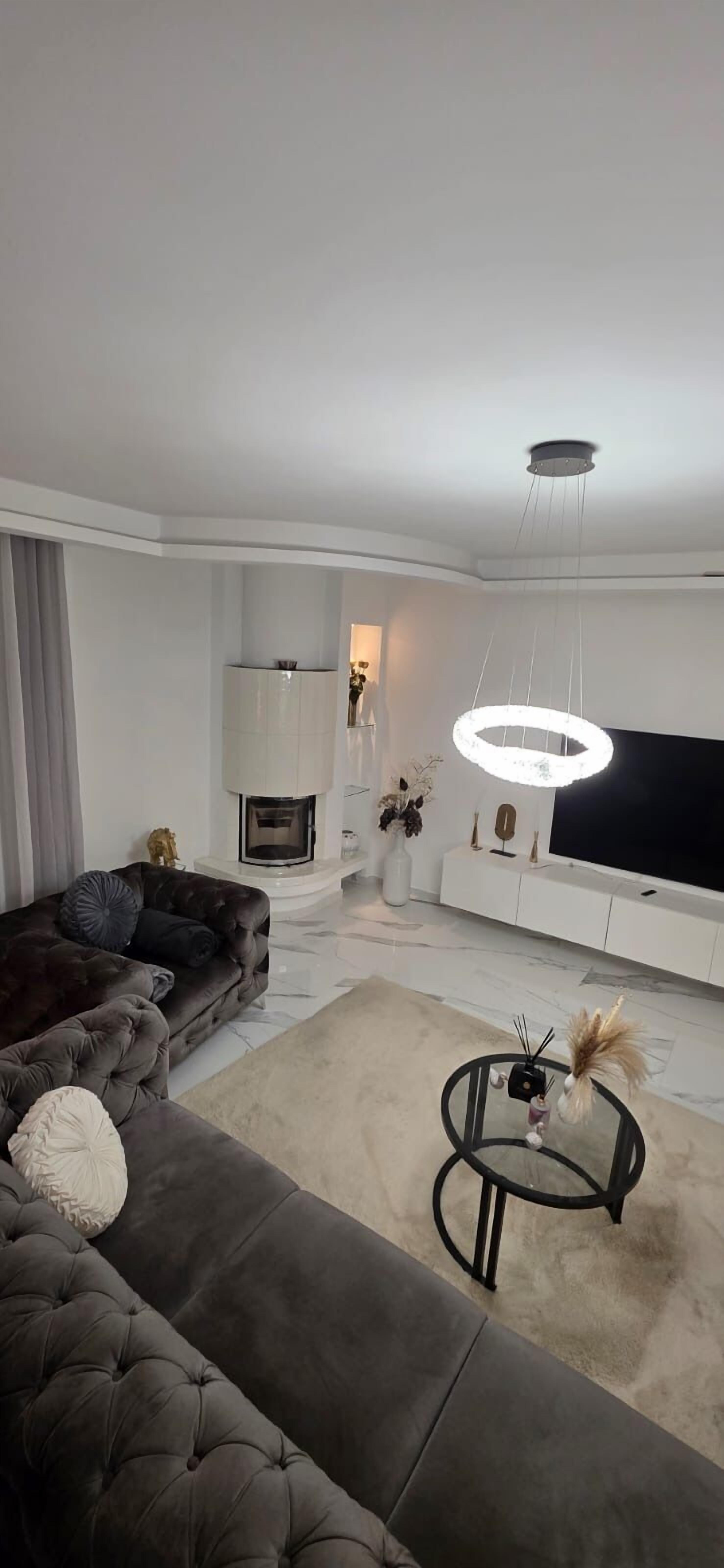 Smart-tv, eldstad, tv-spel och dvd-spelare