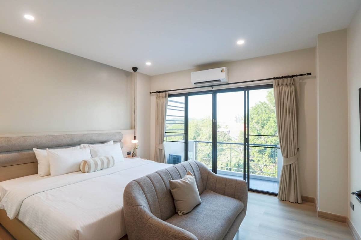 高级双人房或双床房 | 遮光窗帘、免费 WiFi、床单