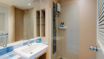 Superior Double Room, City View | Bathroom