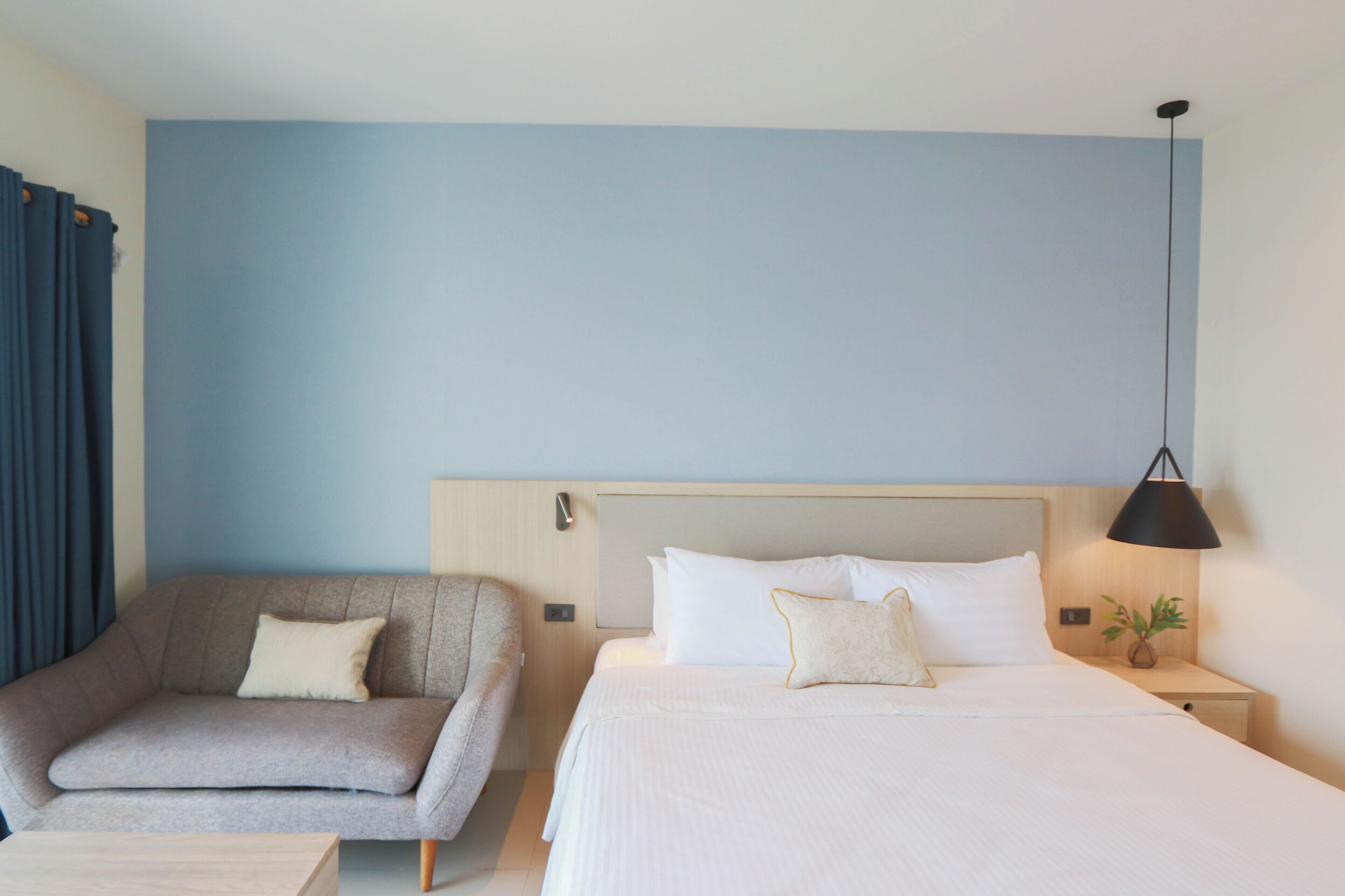 Deluxe Studio | Desk, laptop workspace, blackout curtains, free WiFi