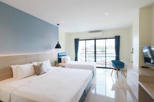 Habitación triple Deluxe | Cortinas opacas, wifi gratis, ropa de cama