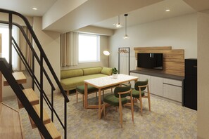 خزنة داخل الغرفة ومكواة/لوح كي وواي فاي مجانًا وملاءات أسرّة