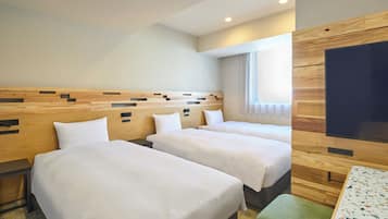 Quarto triplo, para não fumantes | Cofres nos quartos, ferros/tábuas de passar roupa, Wi-Fi de cortesia