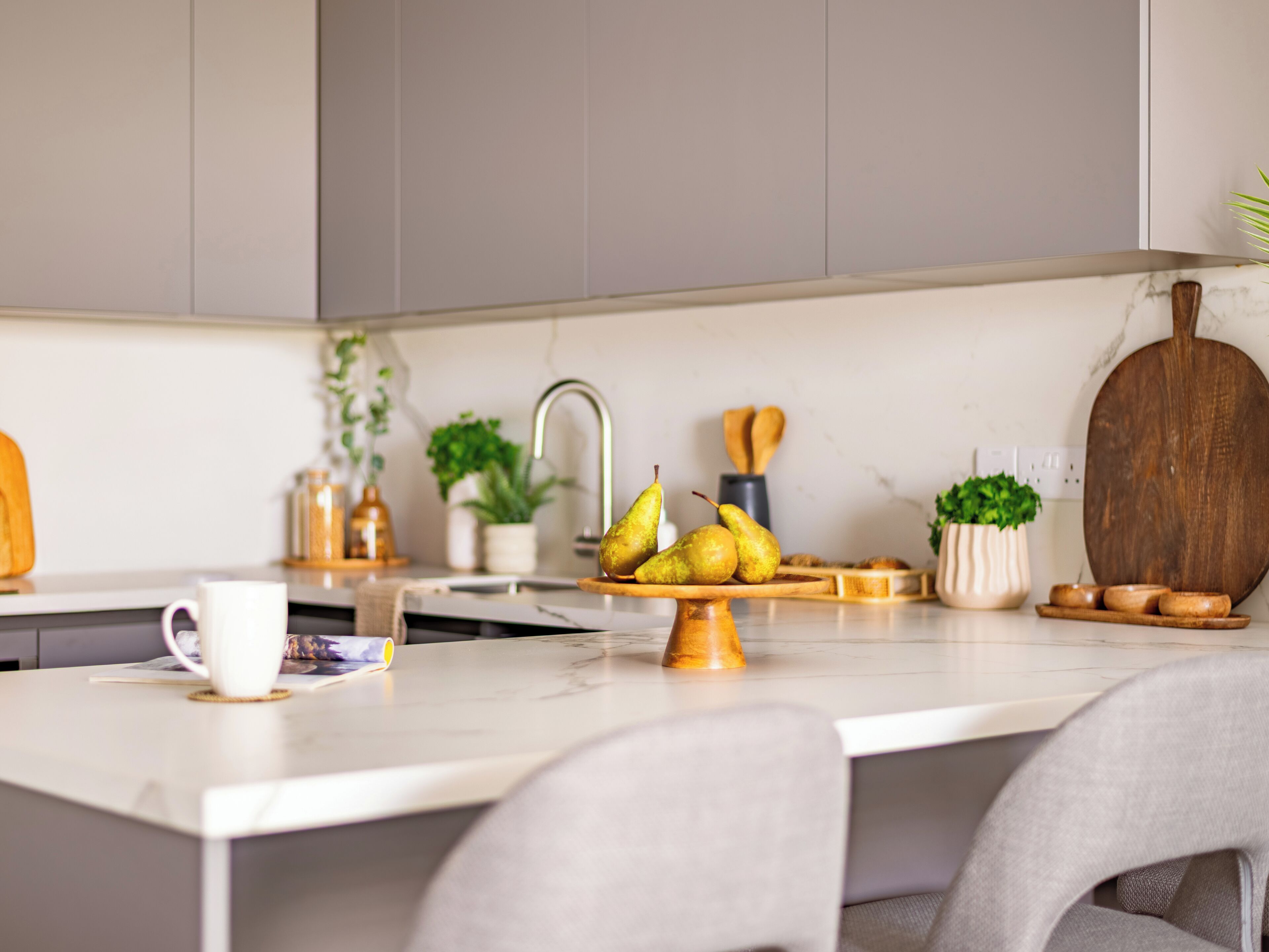 ثلاجة، موقد طهي مسطح، غسالة أطباق، مستلزمات طهي/أطباق/أوعية