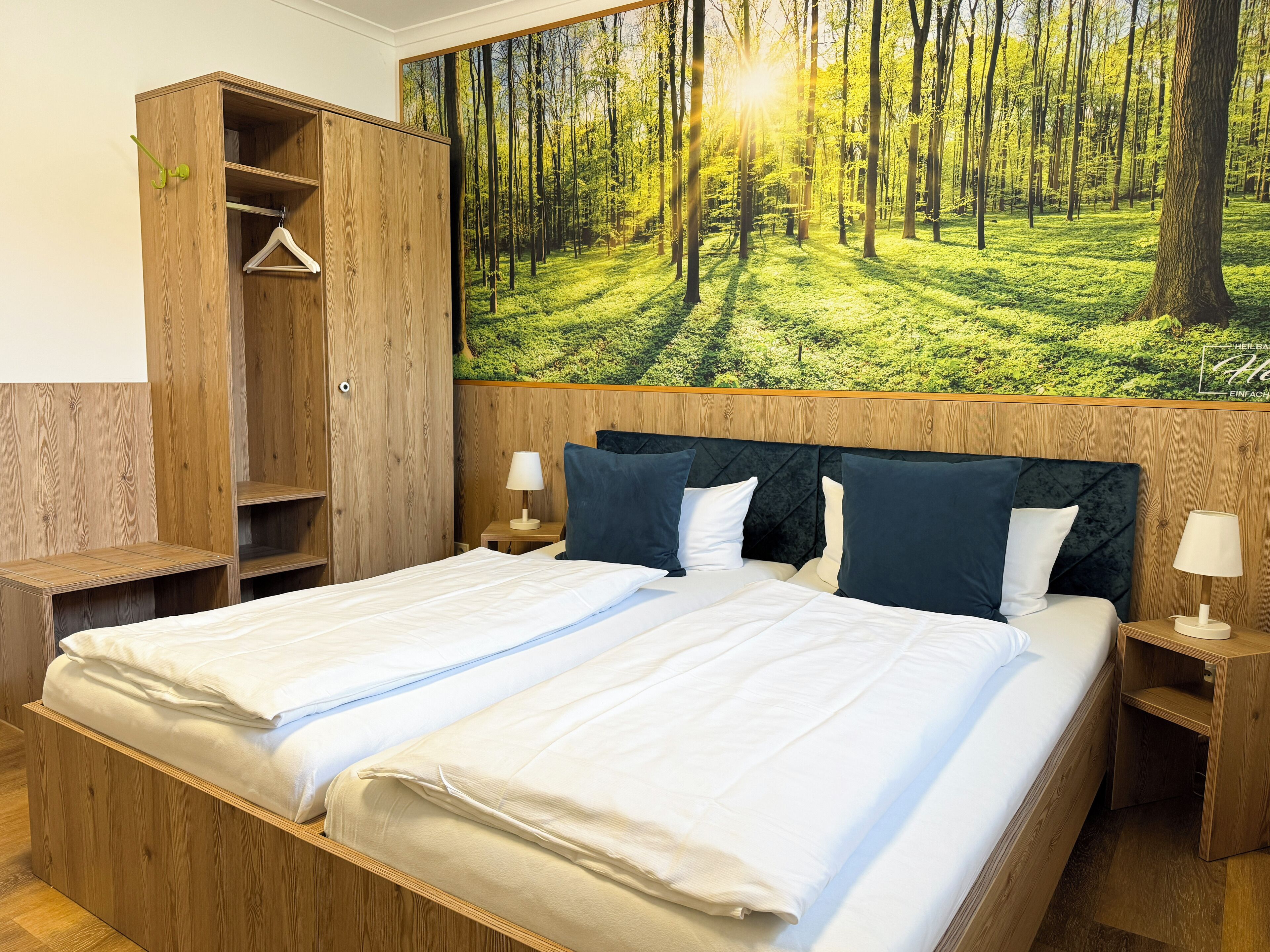 Kahden hengen deluxe-huone (yksi tai kaksi sänkyä) | Työpöytä, kannettavalle tietokoneelle sopiva työtila, ilmainen Wi-Fi