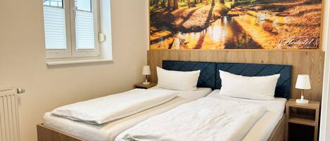 Chambre classique double ou avec lits jumeaux | Bureau, espace de travail pour ordinateurs portables