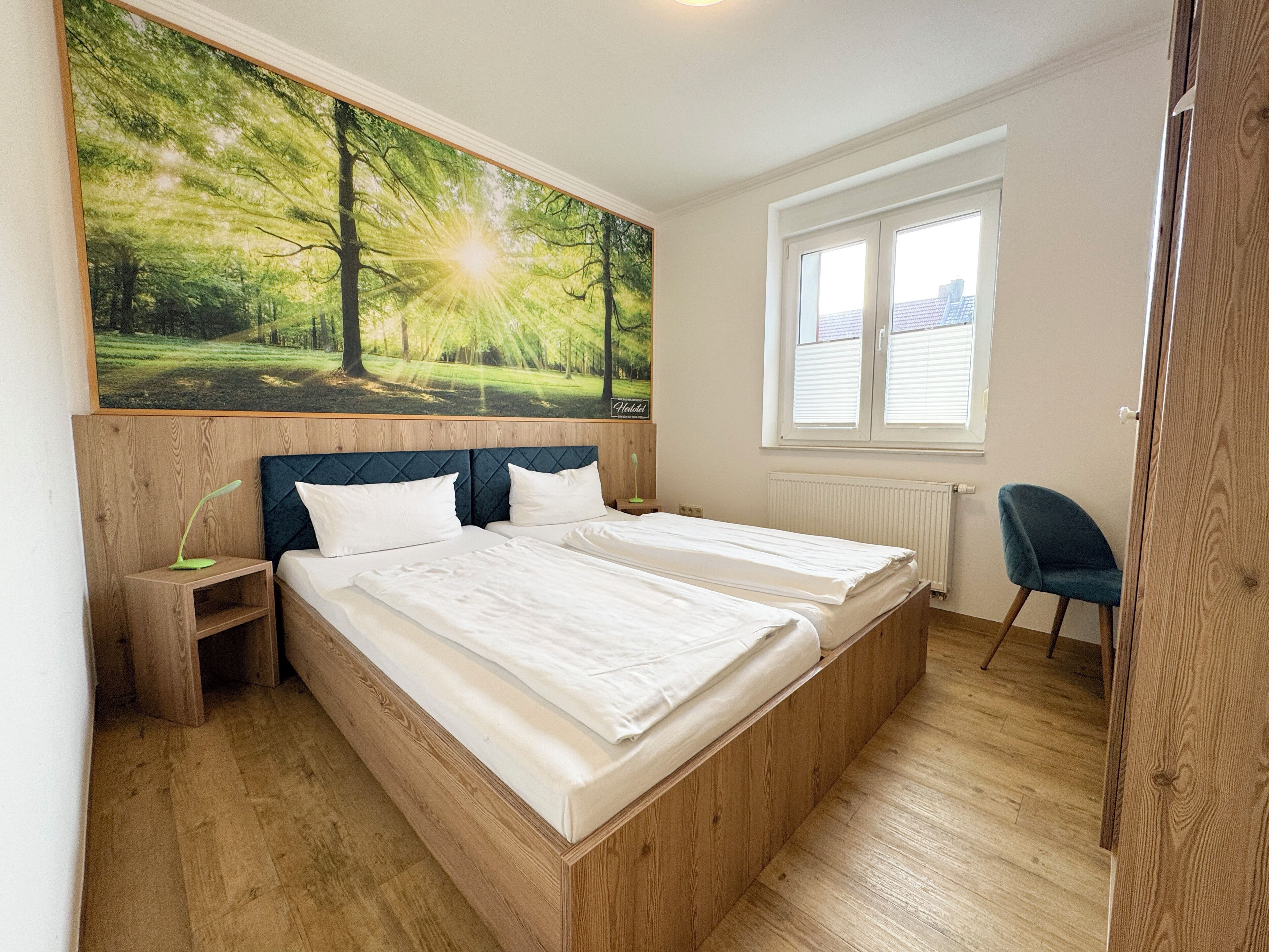 Kahden hengen perushuone (yksi tai kaksi sänkyä) | Työpöytä, kannettavalle tietokoneelle sopiva työtila, ilmainen Wi-Fi