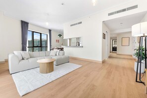 TV - Free housekeeping visits during your stay - StayShort - 2 Bed in Downtown Dubai that Sleeps 4 with Burj Khalifa View. (Downtown)