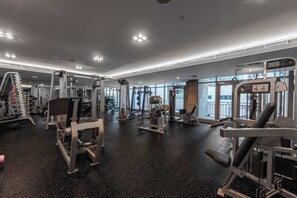 Fitness facility - Free housekeeping visits during your stay - StayShort - 2 Bed in Downtown Dubai that Sleeps 4 with Burj Khalifa View. (Downtown)