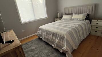 3 bedrooms, iron/ironing board, bed sheets