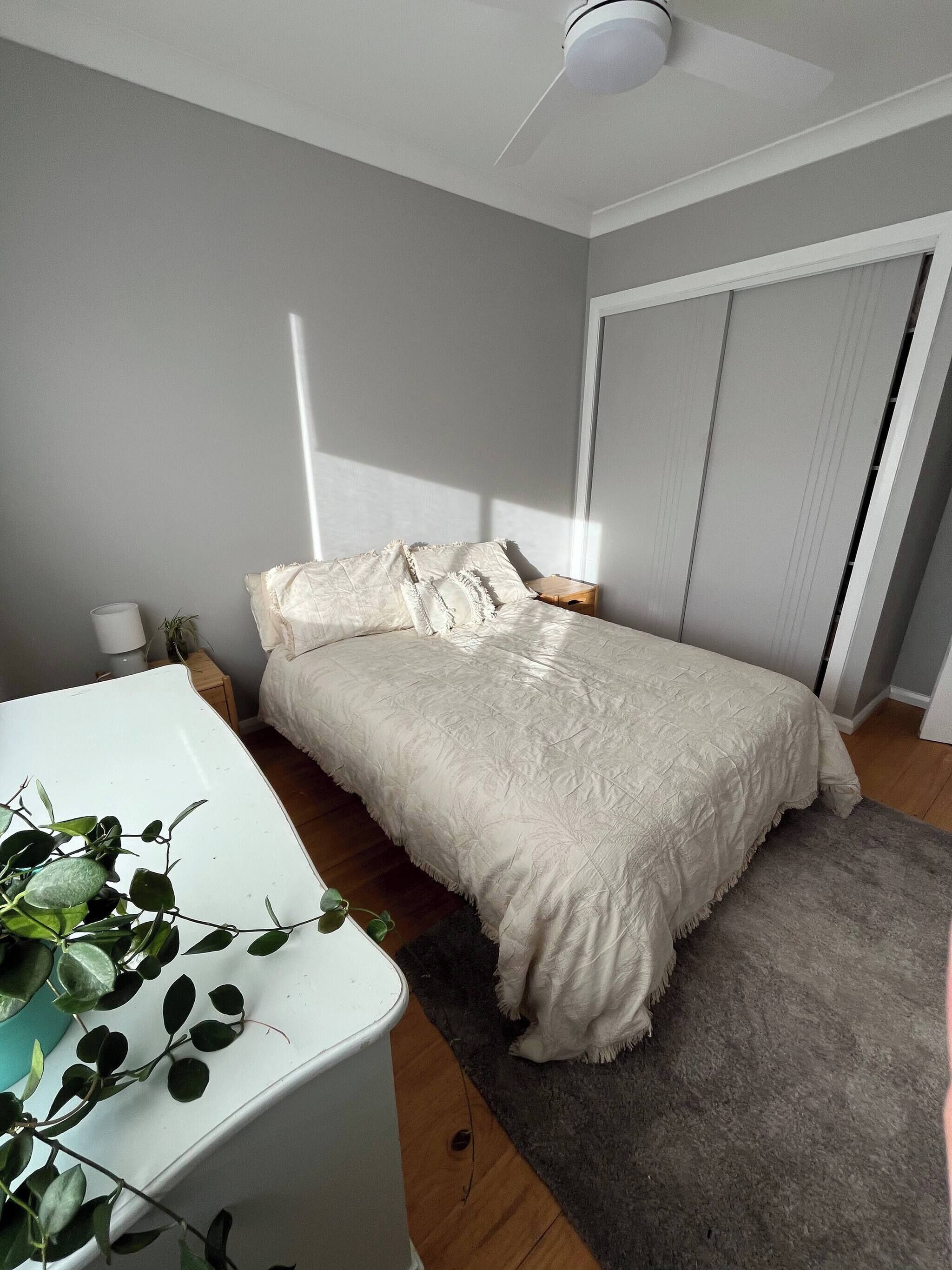 3 bedrooms, iron/ironing board, bed sheets