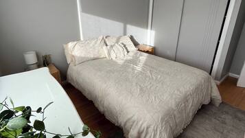 3 bedrooms, iron/ironing board, bed sheets