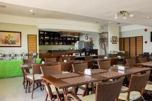 Restaurant - Palmbeach Resort Mactan Cebu powered by Cocotel (Lapu-Lapu)