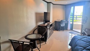 Bed sheets - Cozy Studio with Pool View in Vibrant Jomtien (Pattaya City)