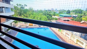 Property grounds - Cozy Studio with Pool View in Vibrant Jomtien (Pattaya City)