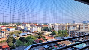 Property grounds - Spacious 2-Bedroom Family Condo with Pool View – 10th Floor, Angket Hip Residenc (Muang Pattaya)