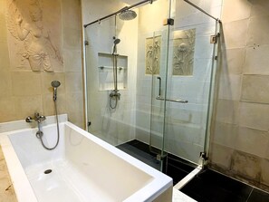 Shower, towels - Spacious 1-Bedroom Condo with Large Balcony at Baan Suan Lalana (Muang Pattaya)
