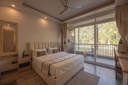 Alaya Stays Lakefront Escape 2BHK Suite