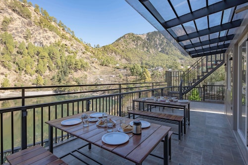 Alaya Stays Lakefront Escape 2BHK Suite