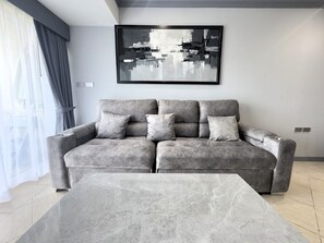 TV - Spacious 2-Bedroom Pool-View Condo - Executive Residence 2, Pratumnak (Muang Pattaya)
