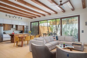 Living area - La Rana Curiosa: 4 Bed/4.5 Bath LUX Villa @BlueDeerTulum (Tulum)