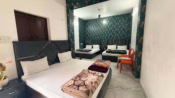 4 bedrooms, WiFi, bed sheets