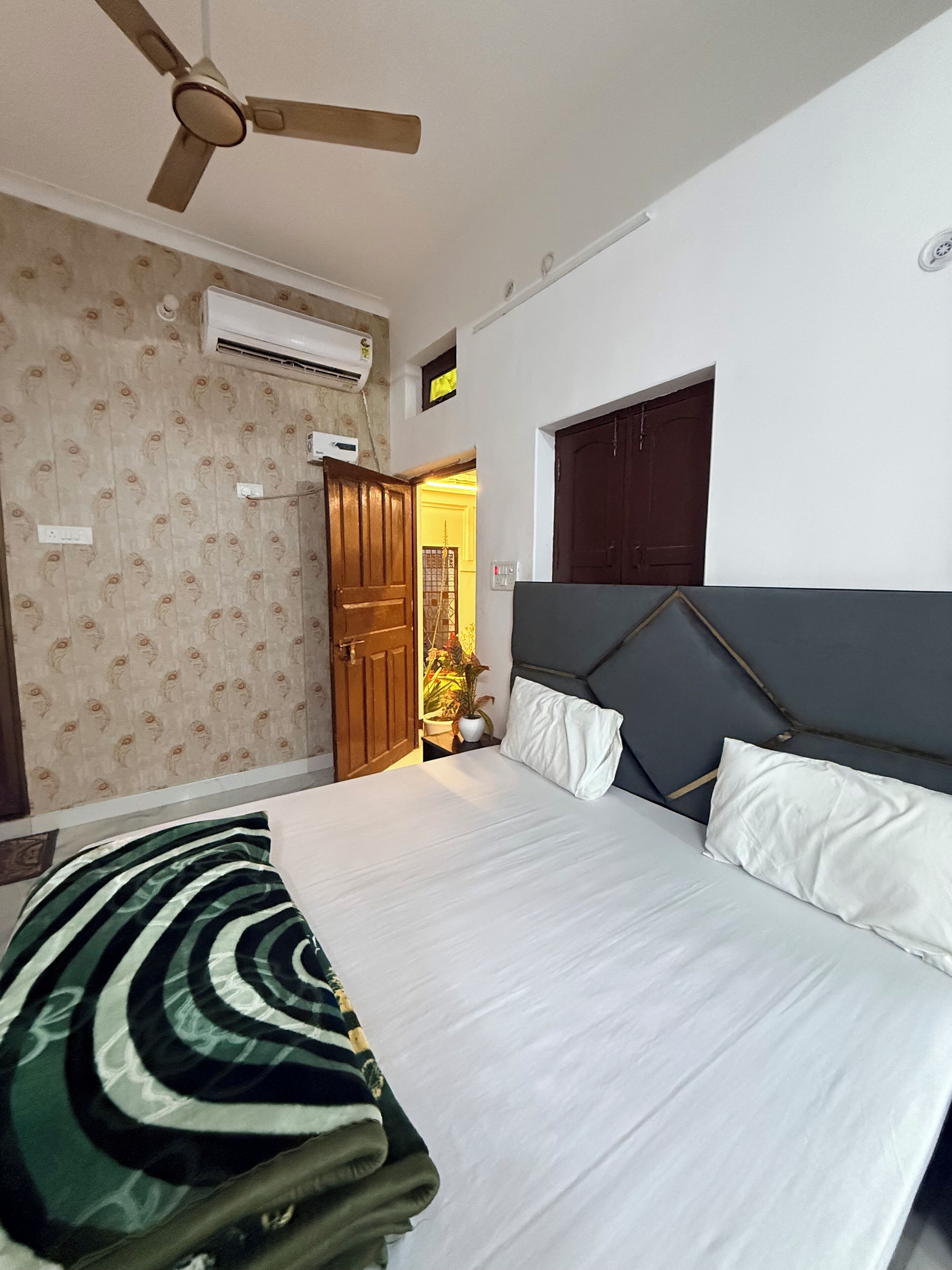 4 bedrooms, WiFi, bed sheets