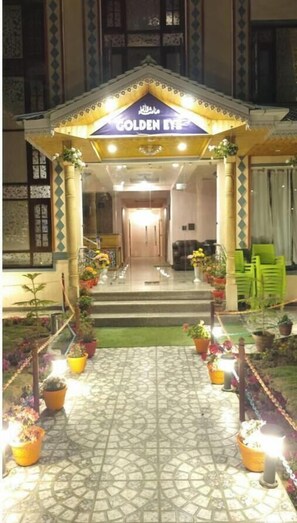 Exterior detail - Hotel Golden Eye (Srinagar)