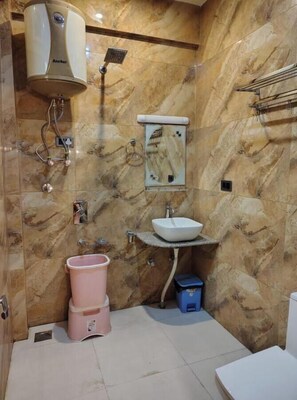 Bathroom - Hotel Golden Eye (Srinagar)