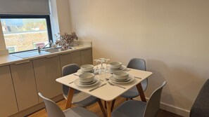 Dining - Central 2-Bed Flat Near The Square (Swindon)