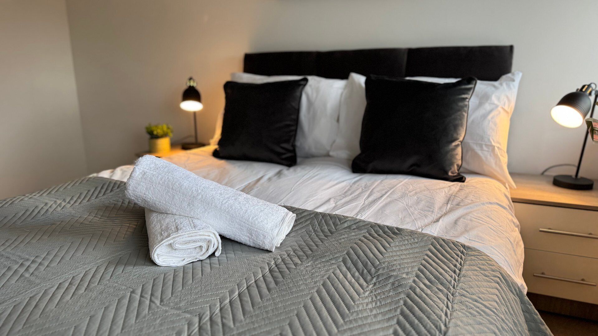 1 slaapkamer, een strijkplank/strijkijzer, internet