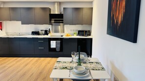 Private kitchen - Cosy 1-Bed Apartment, Old Town (Swindon)