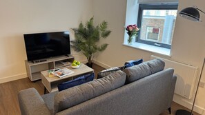 TV - Cosy 1-Bed Apartment, Swindon Old Town (Swindon)