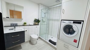 Shower - Stylish 2-Bed Apartment, Swindon (Swindon)