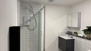 Shower - 2-Bed Apartment, Old Town Square (Swindon)