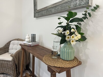 Wildflower Quarters: King Bed Scenic Hideaway