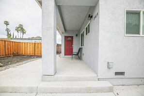 Exterior detail - Modern Santa Clara Escape (Santa Clara)