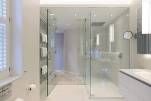 Shower - The Kensington End House (London)