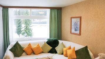 Televisión, mesa de ping pong