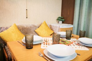 Dining - Apartment Schwarzwald-Kult – Your Retro Time Travel Experience (Schluchsee)
