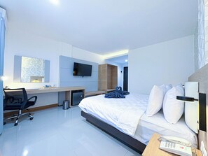 Executive Double Room | Desk, laptop workspace, free WiFi - Hotel 88 Batulicin by WH (Batulicin)