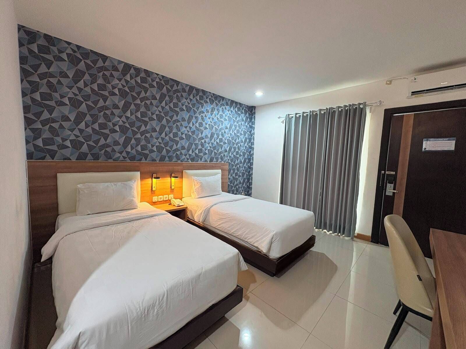 Deluxe Twin Room | Desk, laptop workspace, free WiFi