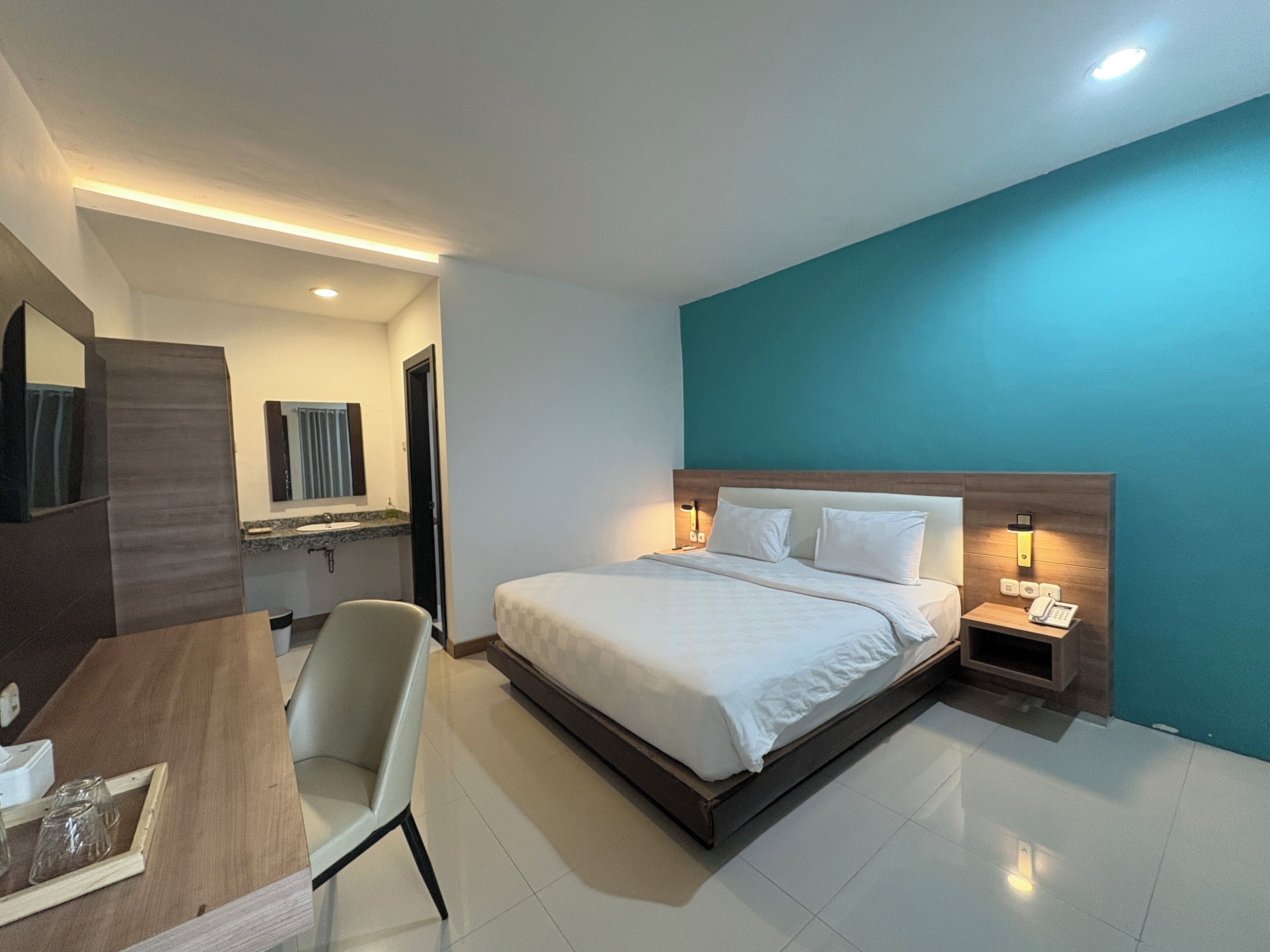 Superior Double Room | Desk, laptop workspace, free WiFi
