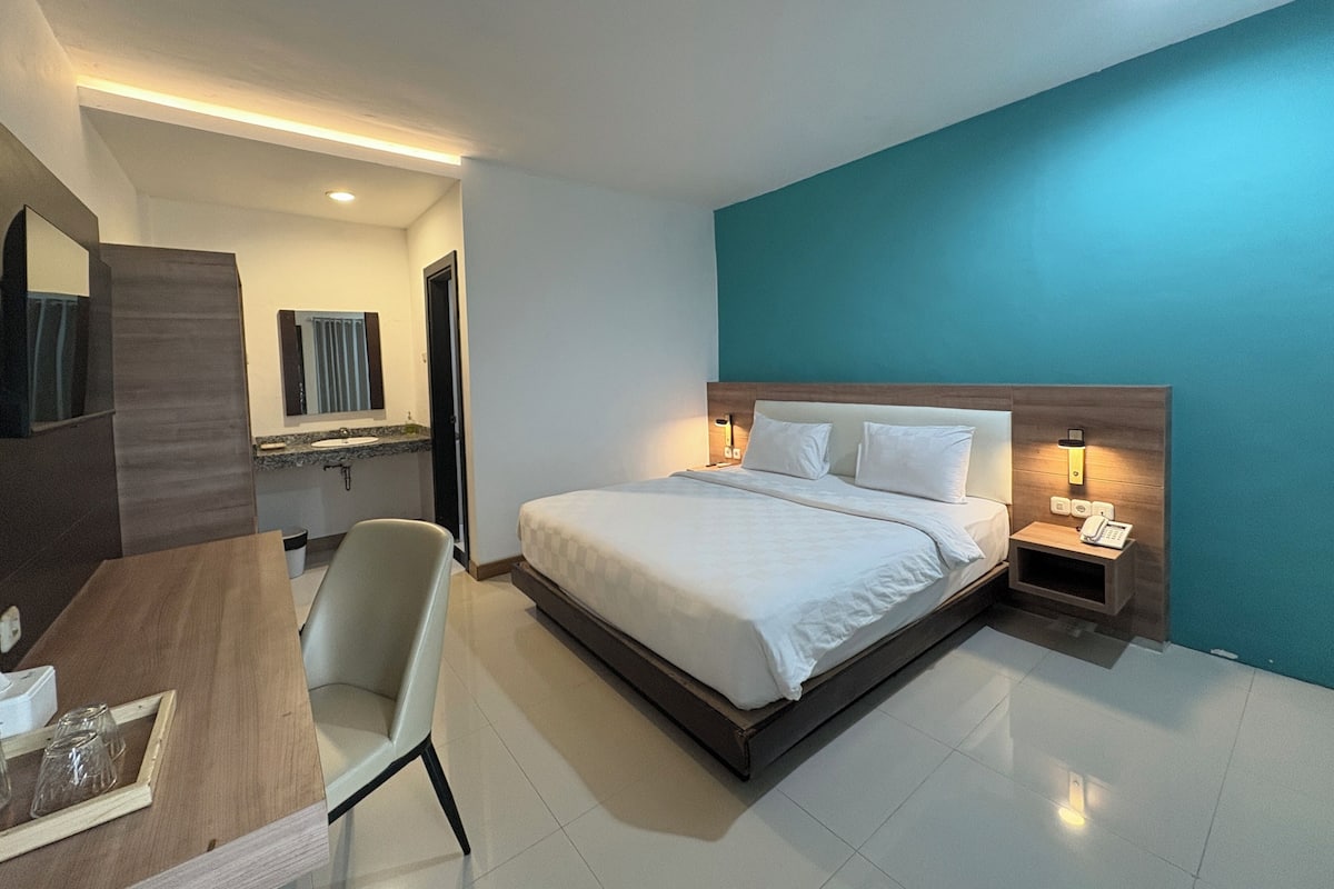 Superior Double Room | Desk, laptop workspace, free WiFi