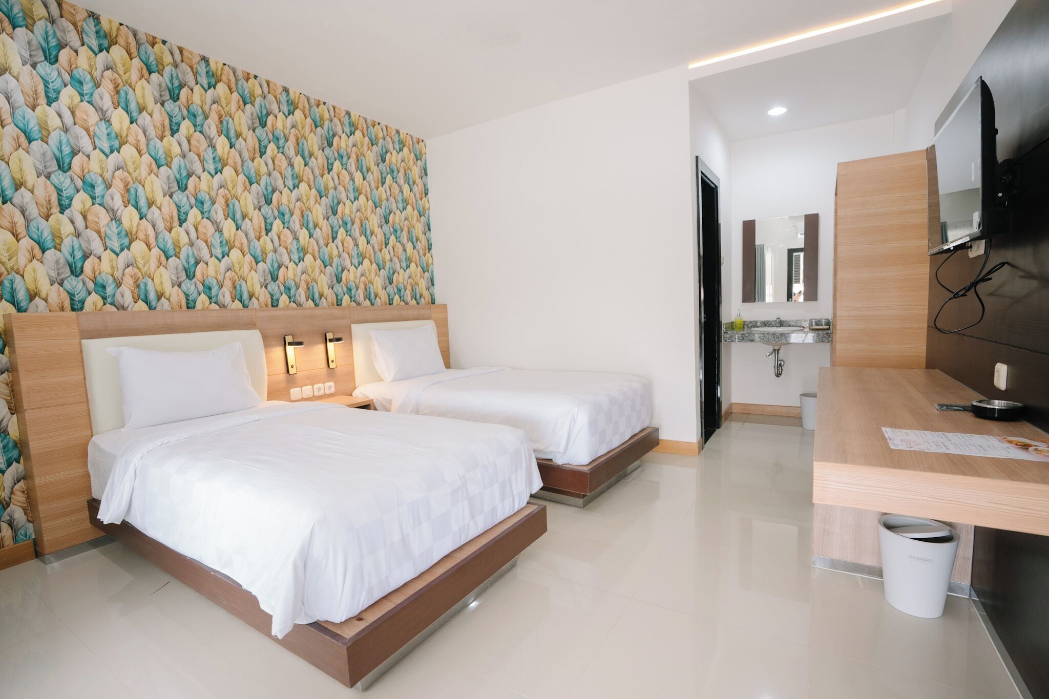 Habitació amb dos llits individuals Deluxe | Escriptori, espai de treball apte per a portàtils i wifi gratuïta 