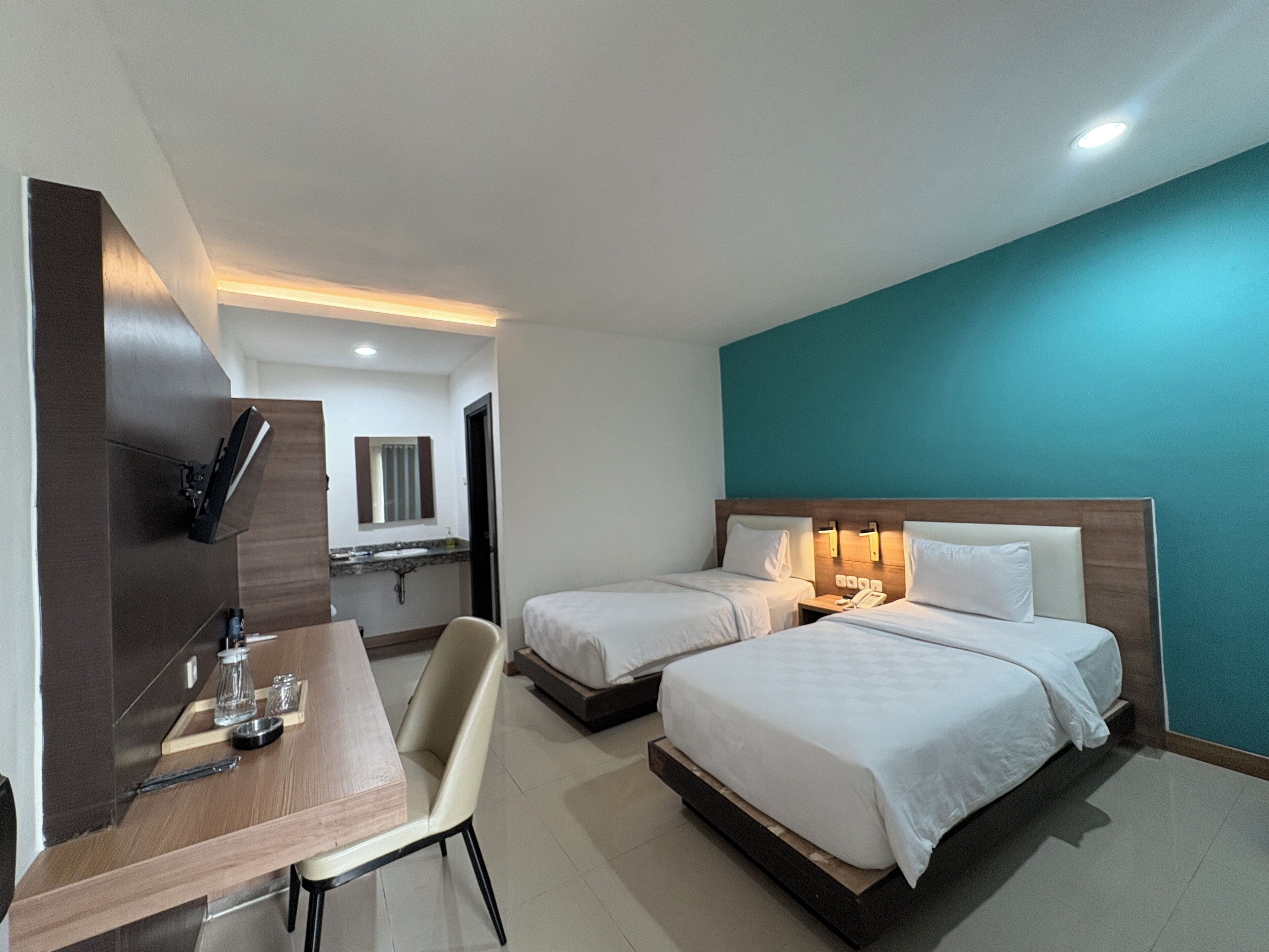 Superior Twin Room | Desk, laptop workspace, free WiFi