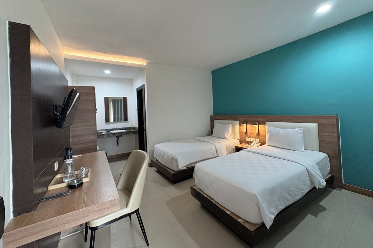 Superior Twin Room | Desk, laptop workspace, free WiFi