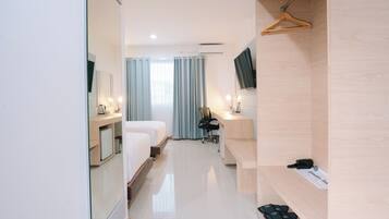 Kamar Twin Eksekutif | Meja kerja, ruang kerja ramah laptop, dan Wi-Fi gratis