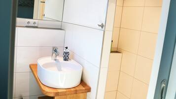 Douche, serviettes fournies